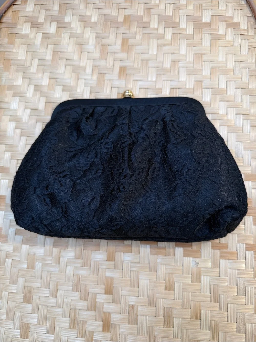 Vintage Black Floral Lace Evening Clutch Gold Tone Kiss Lock Chain Purse